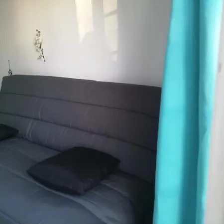 Chambre Entree Privee Dans Grande Maison 民宿 卡斯特尔